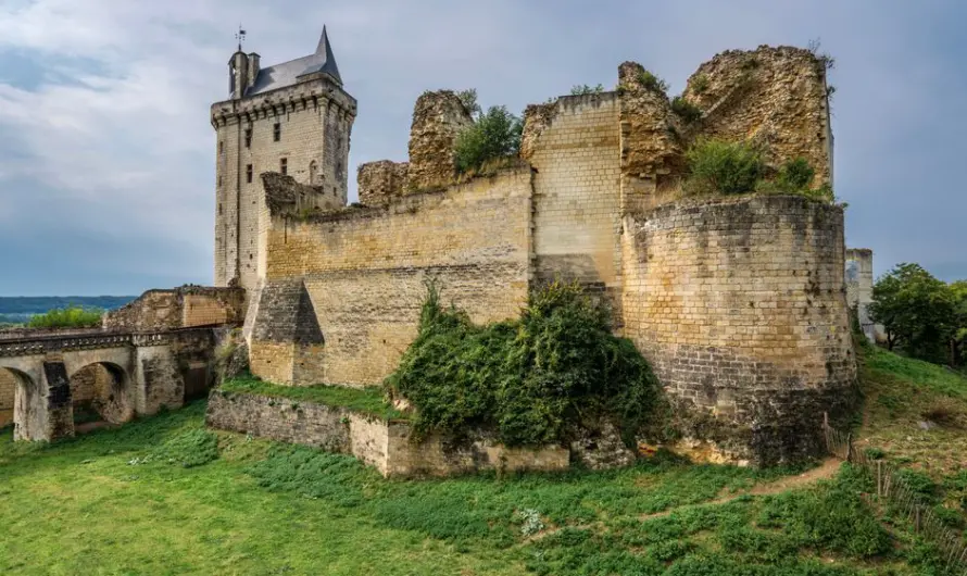 GR100 Guerre de Cent Ans : itinéraires et patrimoine